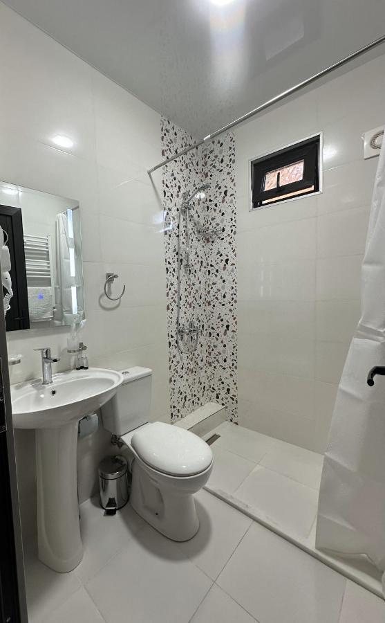 Bina N28 Hotel Кутаиси Екстериор снимка