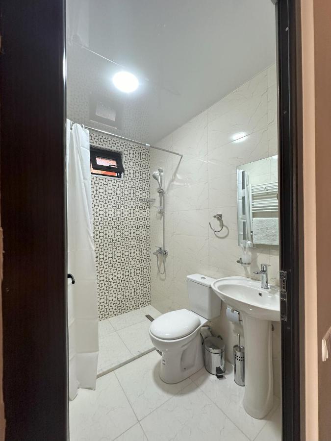 Bina N28 Hotel Кутаиси Екстериор снимка