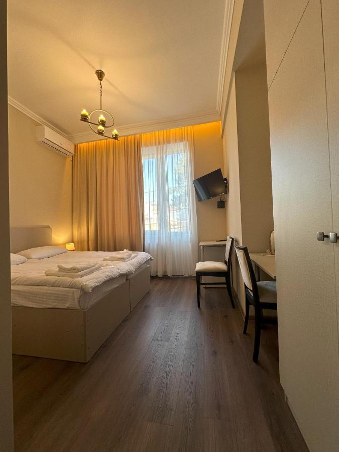 Bina N28 Hotel Кутаиси Екстериор снимка