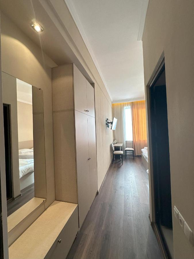 Bina N28 Hotel Кутаиси Екстериор снимка
