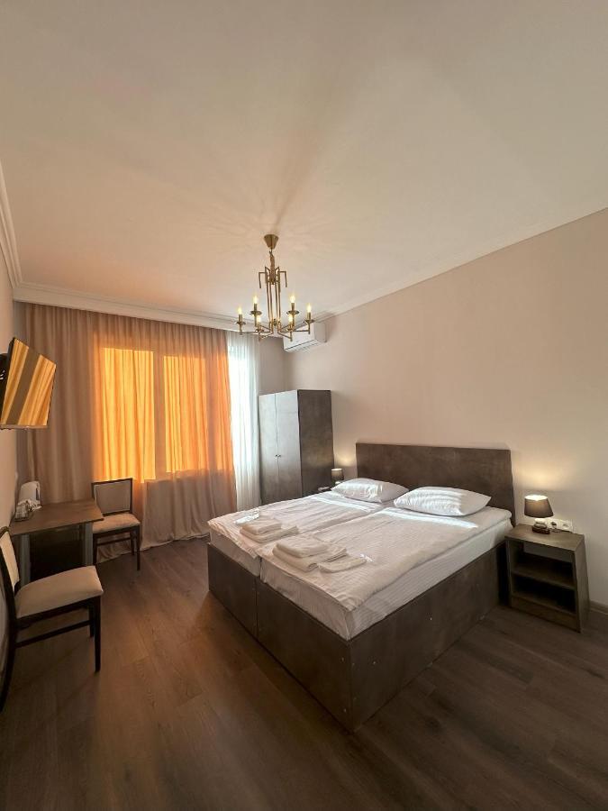 Bina N28 Hotel Кутаиси Екстериор снимка
