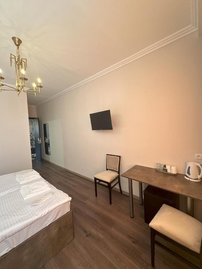 Bina N28 Hotel Кутаиси Екстериор снимка