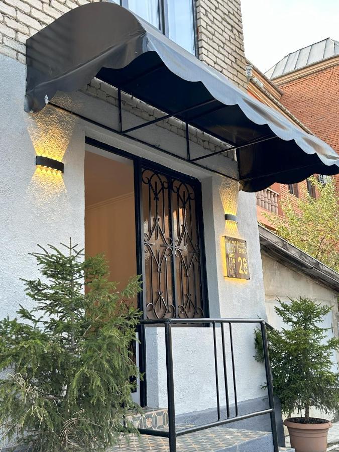 Bina N28 Hotel Кутаиси Екстериор снимка