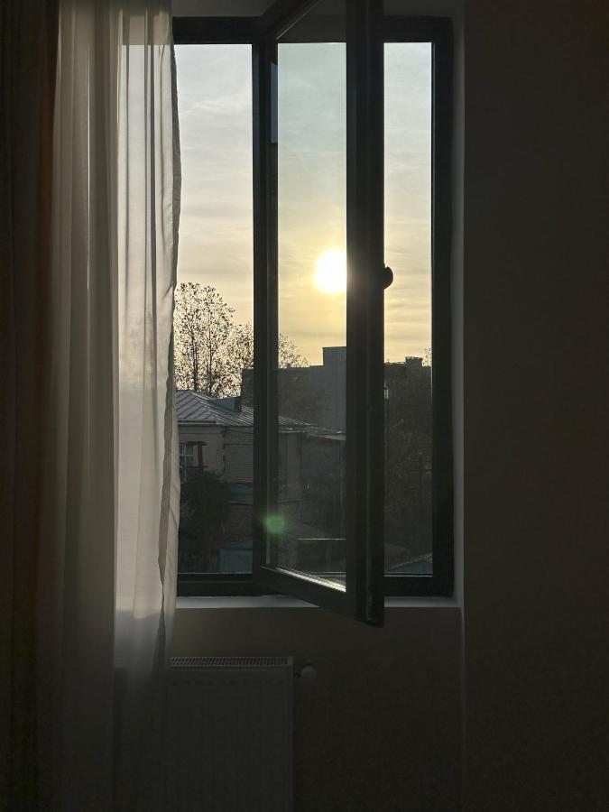 Bina N28 Hotel Кутаиси Екстериор снимка