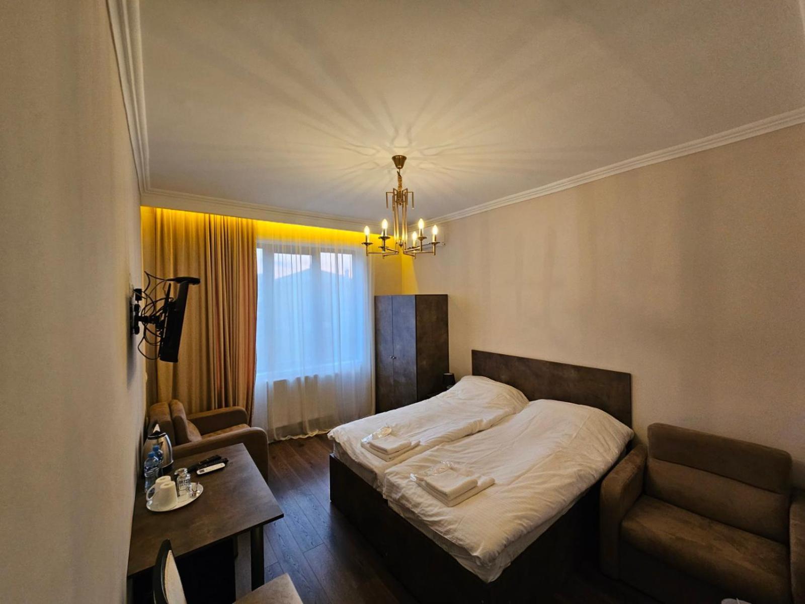 Bina N28 Hotel Кутаиси Екстериор снимка