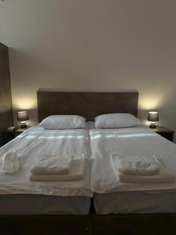 Bina N28 Hotel Кутаиси Екстериор снимка